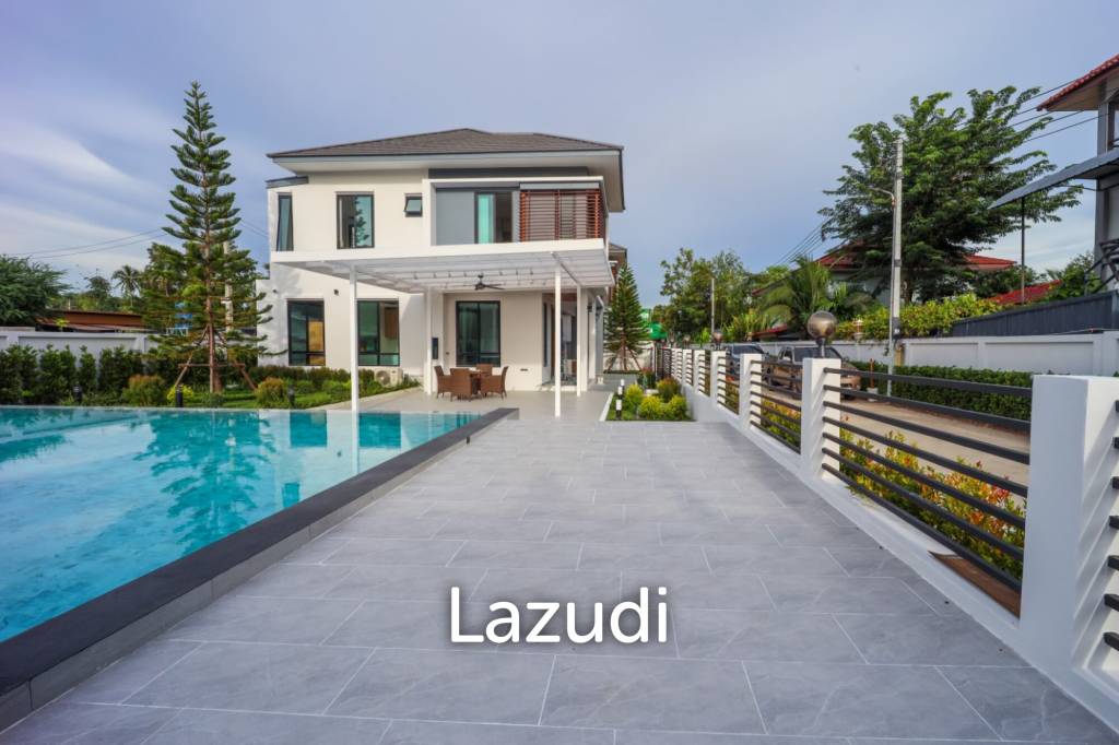 4 Beds 4 Baths 240 SQ.M. Tamarind Village Huay Yai