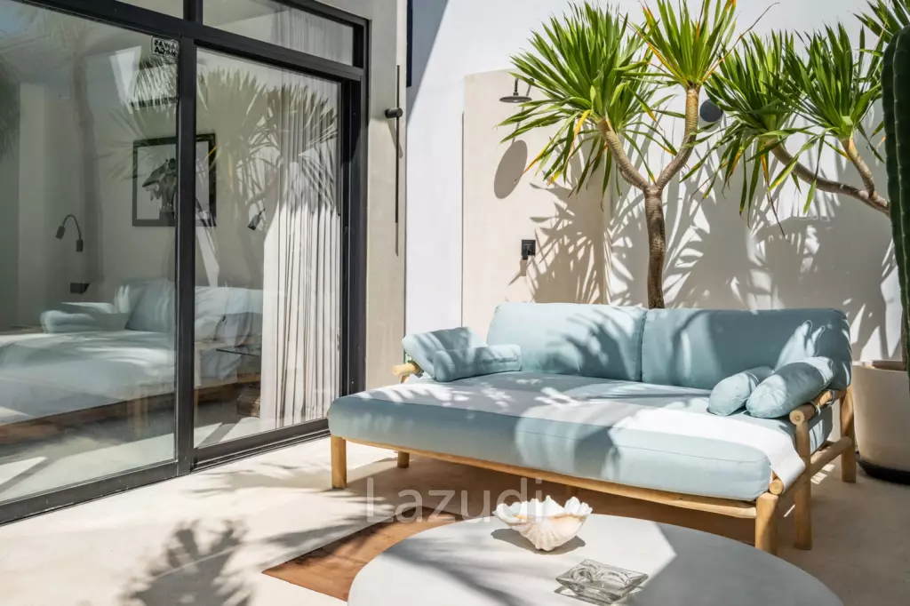 A Contemporary Minimalist Design, 3 Bedroom Villa in Berawa Walking Distance to The Beach