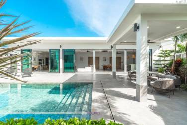 Modern Luxury 4-Bedroom Villa In Rawai