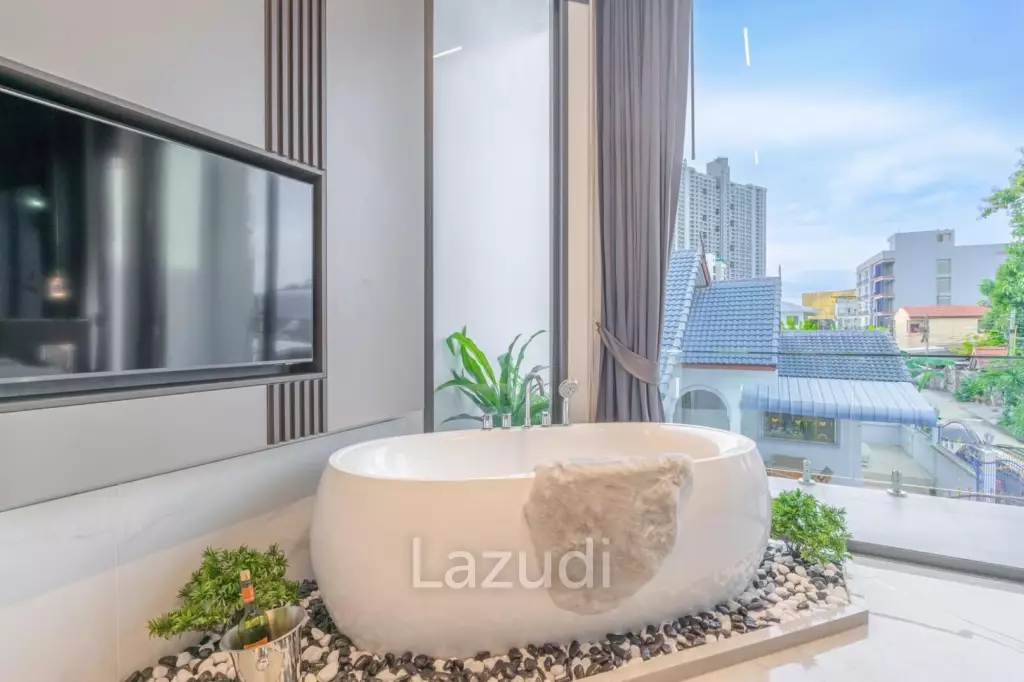 5 Beds 6 Baths 300 SQ.M.  Pool Villa in Jomtien