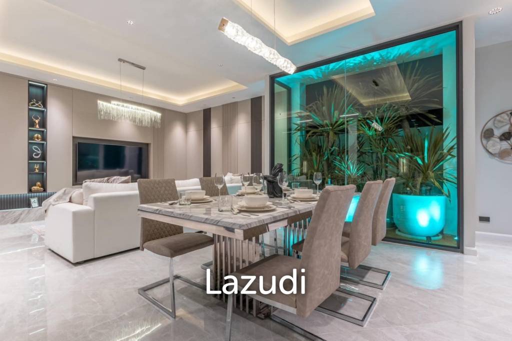 5 Beds 6 Baths 300 SQ.M.  Pool Villa in Jomtien