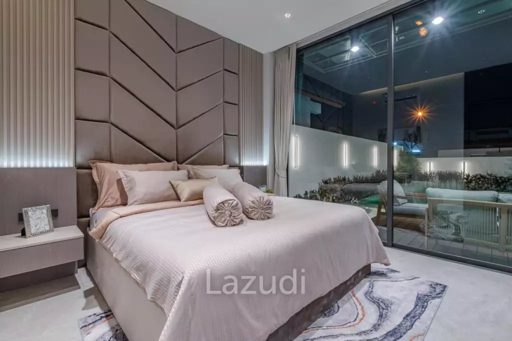 5 Beds 6 Baths 300 SQ.M.  Pool Villa in Jomtien