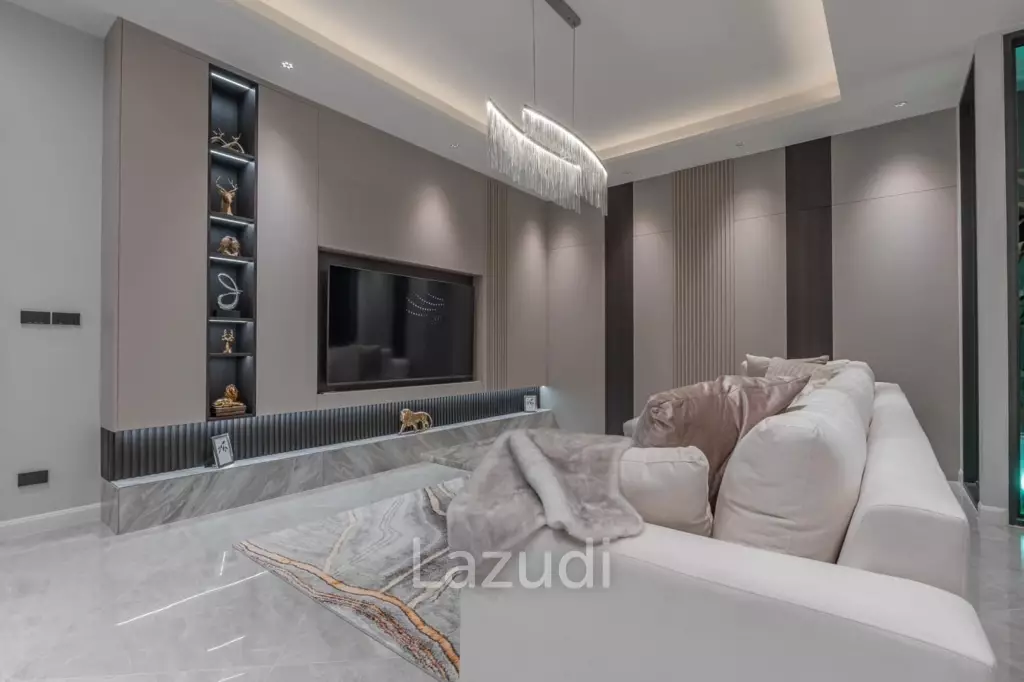 5 Beds 6 Baths 300 SQ.M.  Pool Villa in Jomtien