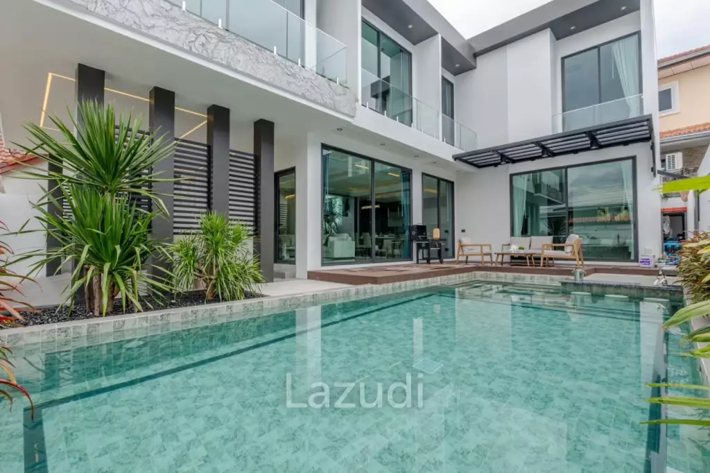 5 Beds 6 Baths 300 SQ.M.  Pool Villa in Jomtien