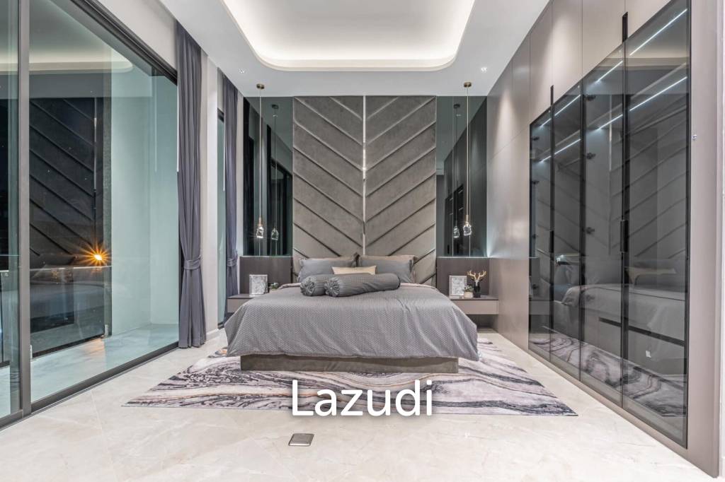5 Beds 6 Baths 300 SQ.M.  Pool Villa in Jomtien