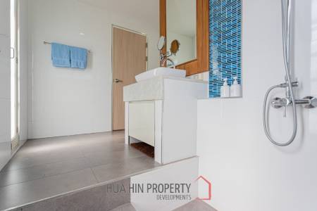 Baan Chaliang Lom: 3 Beds Beachfront Detached House