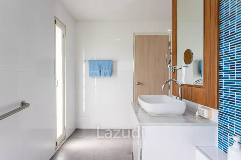 Baan Chaliang Lom: 3 Beds Beachfront Detached House