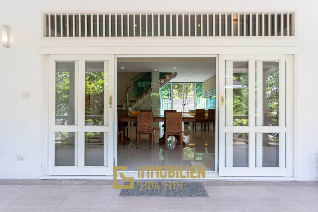 Baan Chaliang Lom: 3 Beds Beachfront Detached House