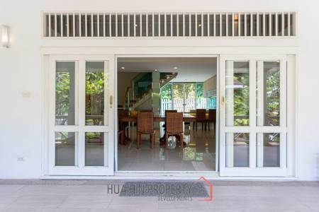 Baan Chaliang Lom: 3 Beds Beachfront Detached House