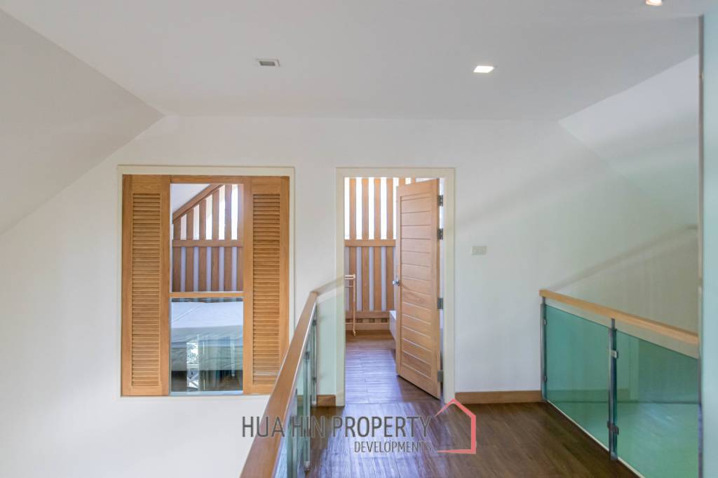 Baan Chaliang Lom: 3 Beds Beachfront Detached House