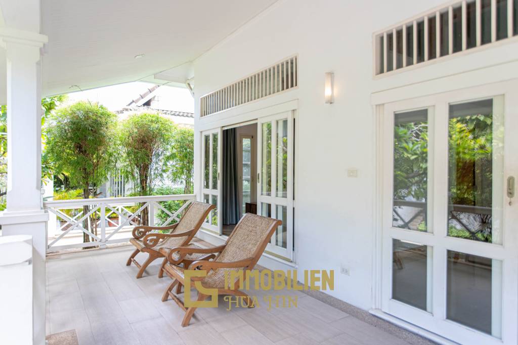 Baan Chaliang Lom: 3 Beds Beachfront Detached House