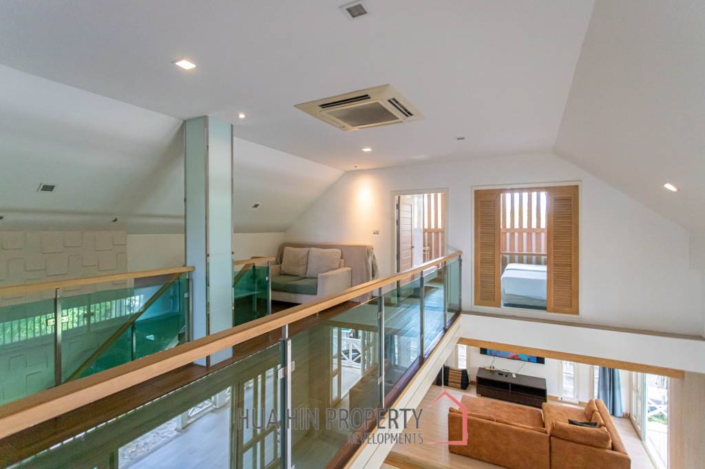 Baan Chaliang Lom: 3 Beds Beachfront Detached House