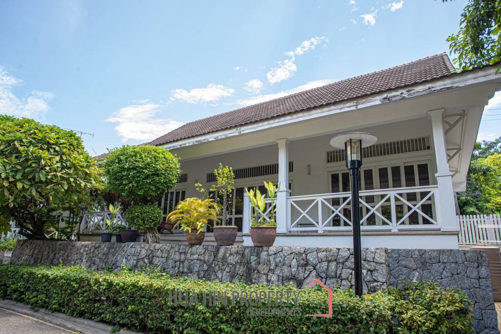 Baan Chaliang Lom: 3 Beds Beachfront Detached House