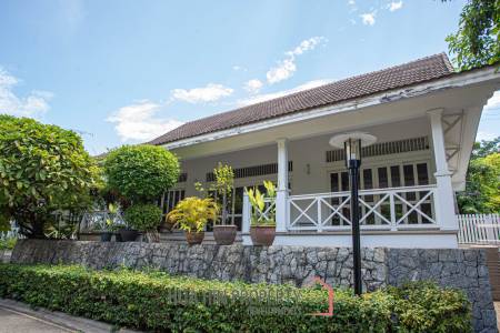 Baan Chaliang Lom: 3 Beds Beachfront Detached House