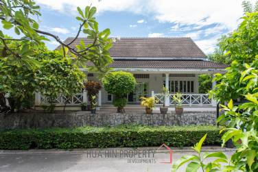 Baan Chaliang Lom: 3 Beds Beachfront Detached House