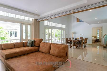 Baan Chaliang Lom: 3 Beds Beachfront Detached House