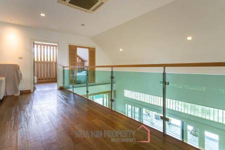 Baan Chaliang Lom: 3 Beds Beachfront Detached House