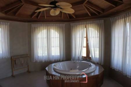 Large 10 Suite Property on a Golf Course ideal for use as a Resort.