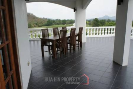 Large 10 Suite Property on a Golf Course ideal for use as a Resort.