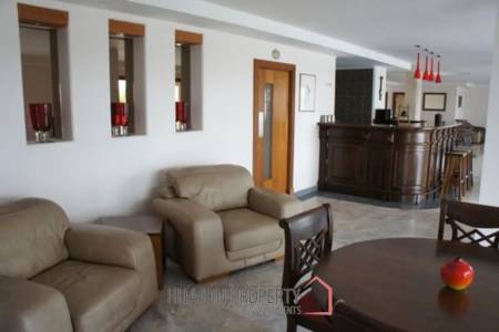 Large 10 Suite Property on a Golf Course ideal for use as a Resort.