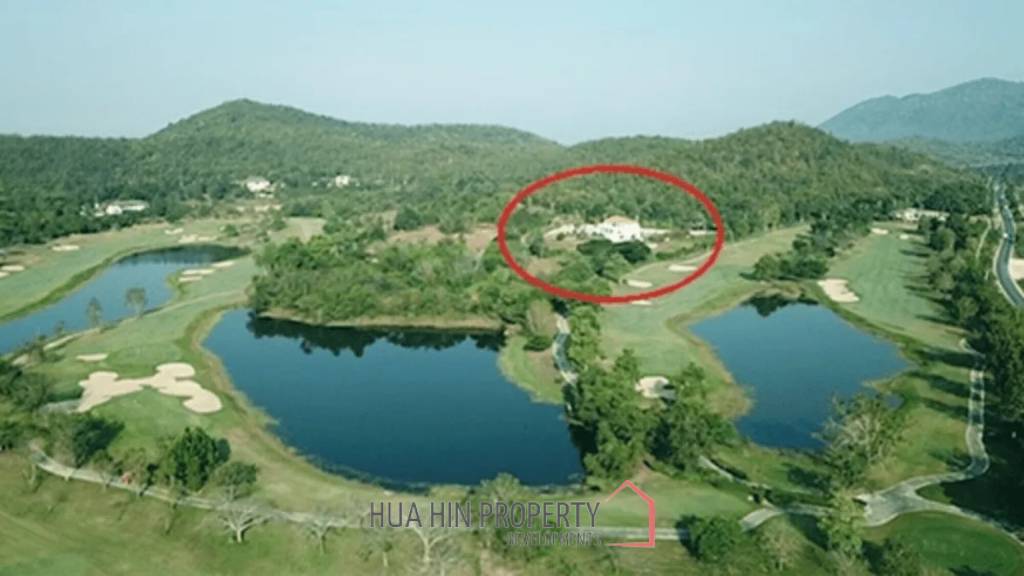 Large 10 Suite Property on a Golf Course ideal for use as a Resort.