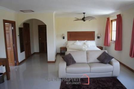 Large 10 Suite Property on a Golf Course ideal for use as a Resort.