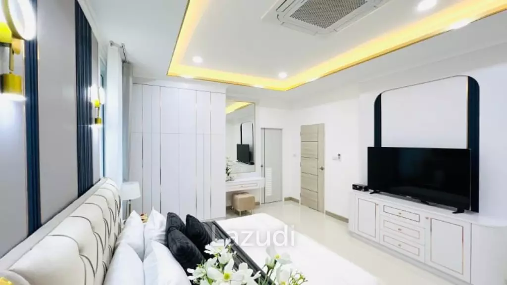 5 Beds 6 Baths 500 SQ.M. Pool Villa in Mabprachan