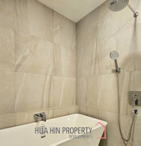 PALM HILL CONDO  : 3 bed modernized condo