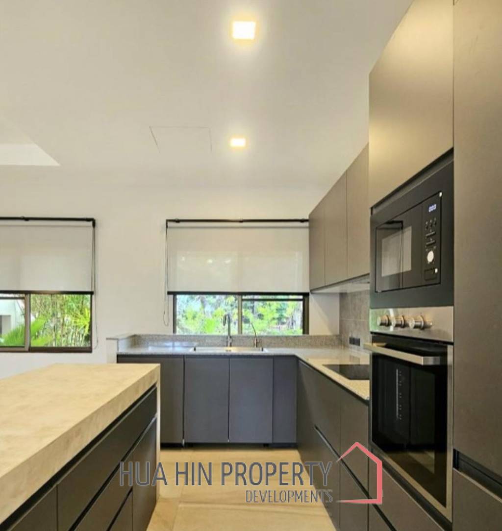 PALM HILL CONDO  : 3 bed modernized condo