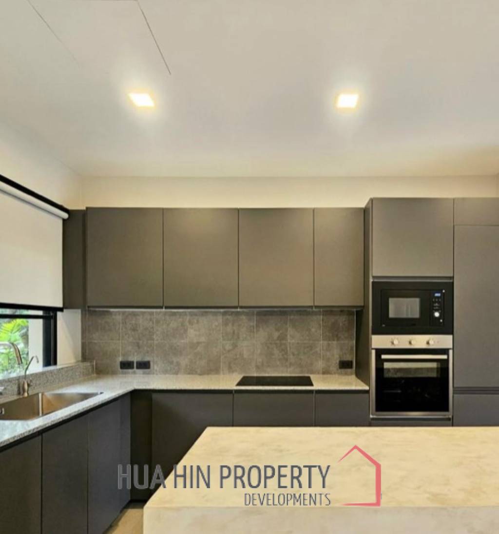 PALM HILL CONDO  : 3 bed modernized condo