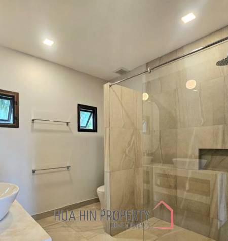 PALM HILL CONDO  : 3 bed modernized condo