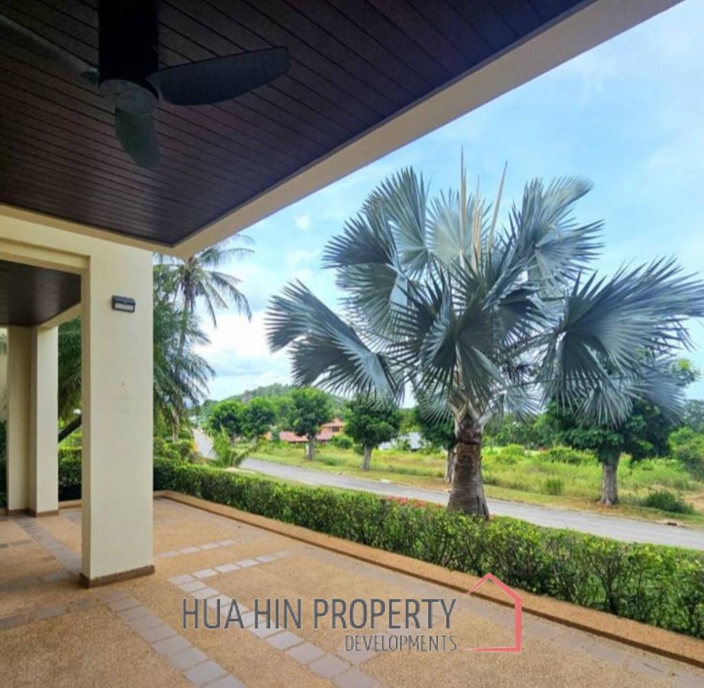 PALM HILL CONDO  : 3 bed modernized condo