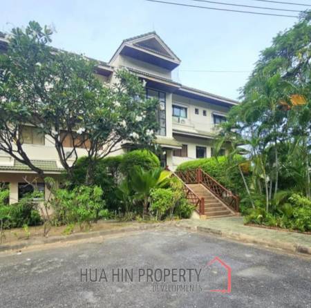 PALM HILL CONDO  : 3 bed modernized condo