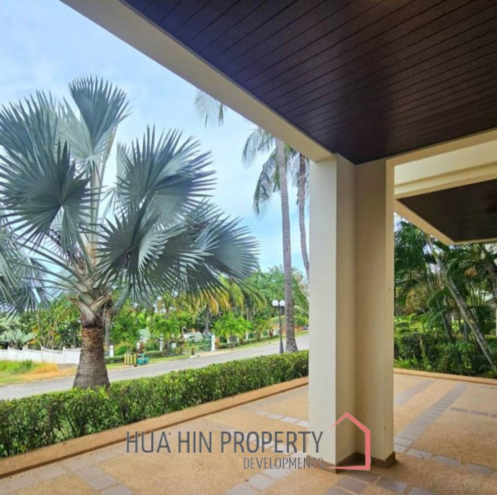 PALM HILL CONDO  : 3 bed modernized condo