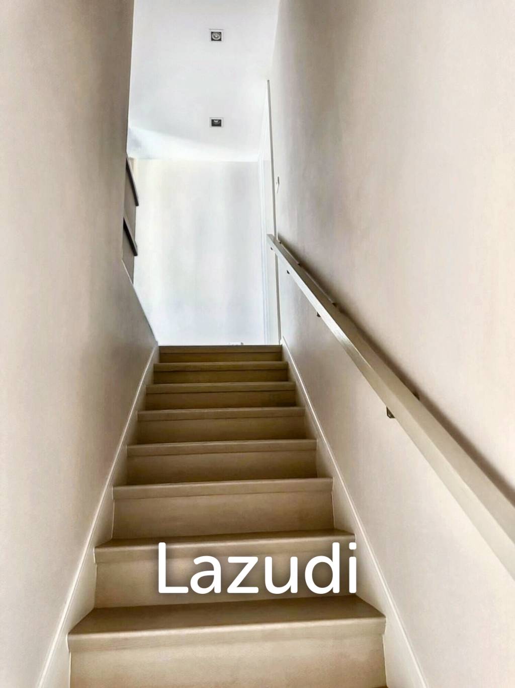 1 Bed 2 Bath 103 SQ.M The Room Sukhumvit 21