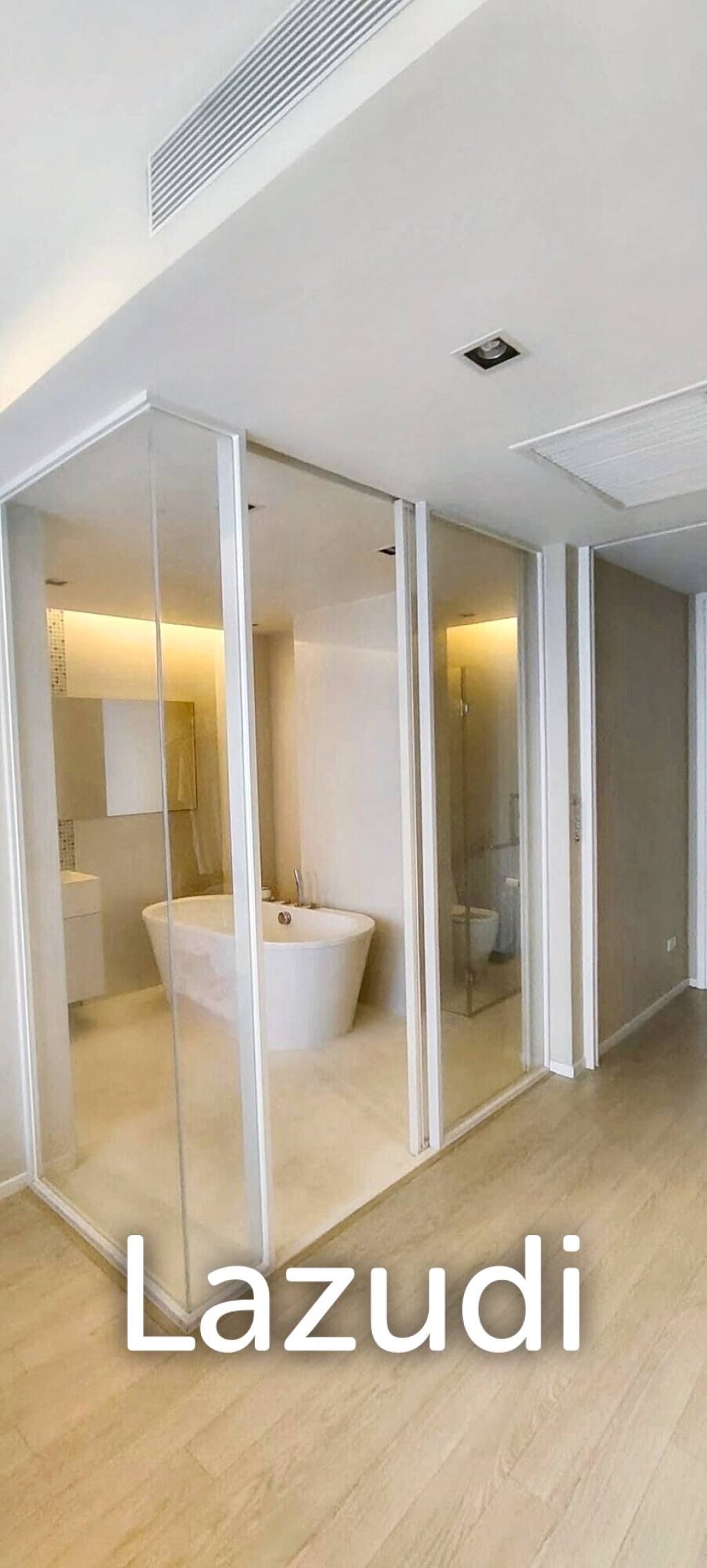 1 Bed 2 Bath 103 SQ.M The Room Sukhumvit 21