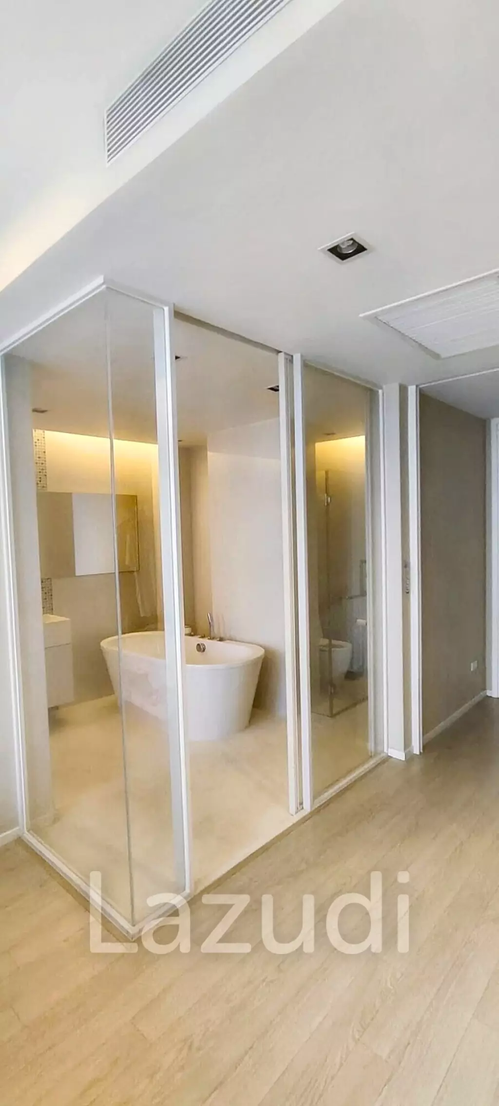 1 Bed 2 Bath 103 SQ.M The Room Sukhumvit 21