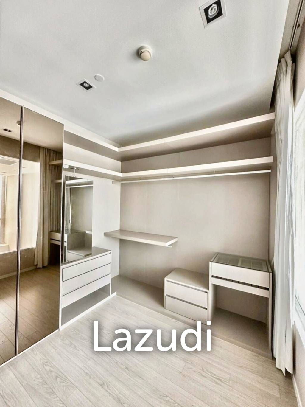 1 Bed 2 Bath 103 SQ.M The Room Sukhumvit 21