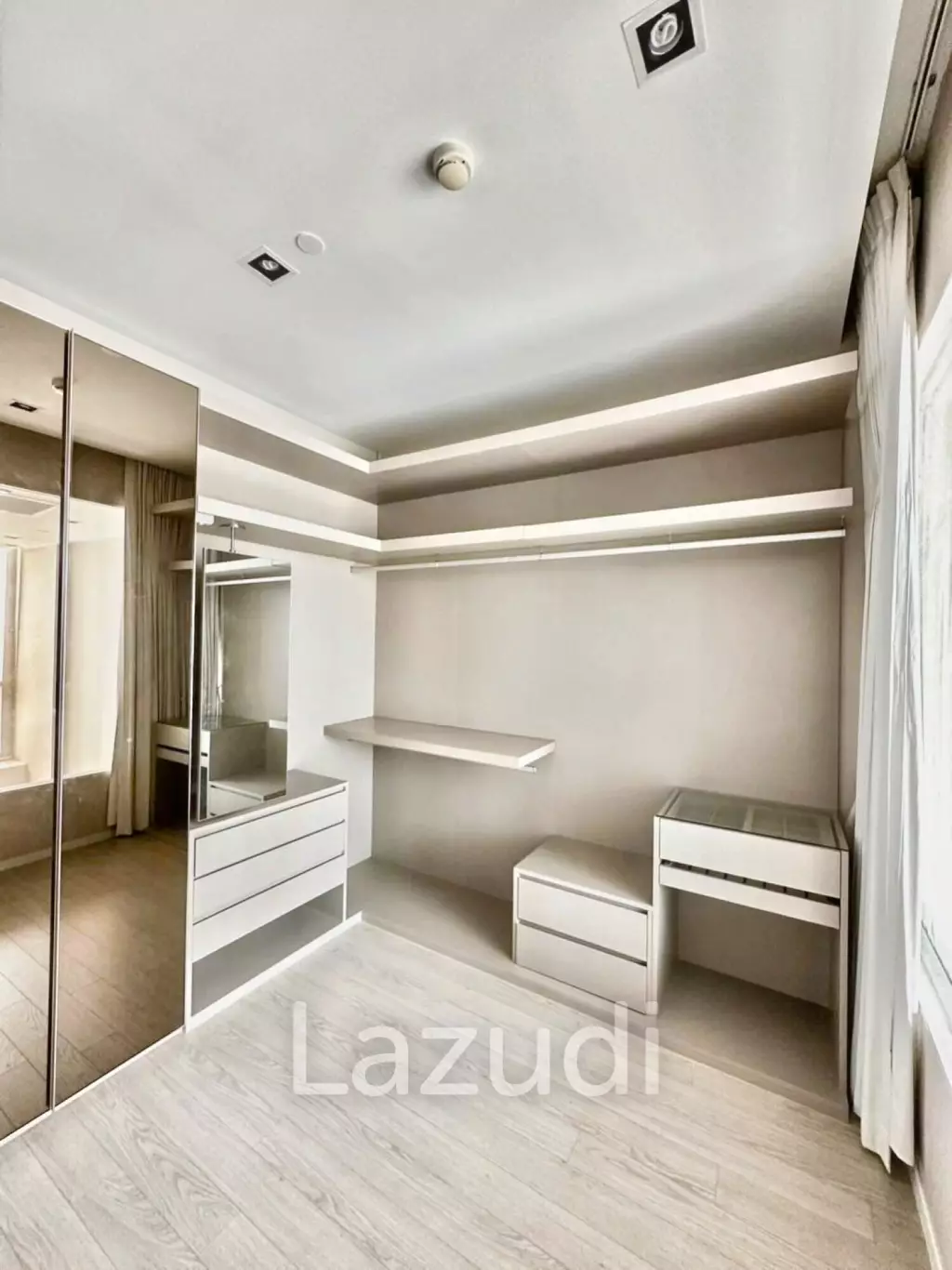 1 Bed 2 Bath 103 SQ.M The Room Sukhumvit 21
