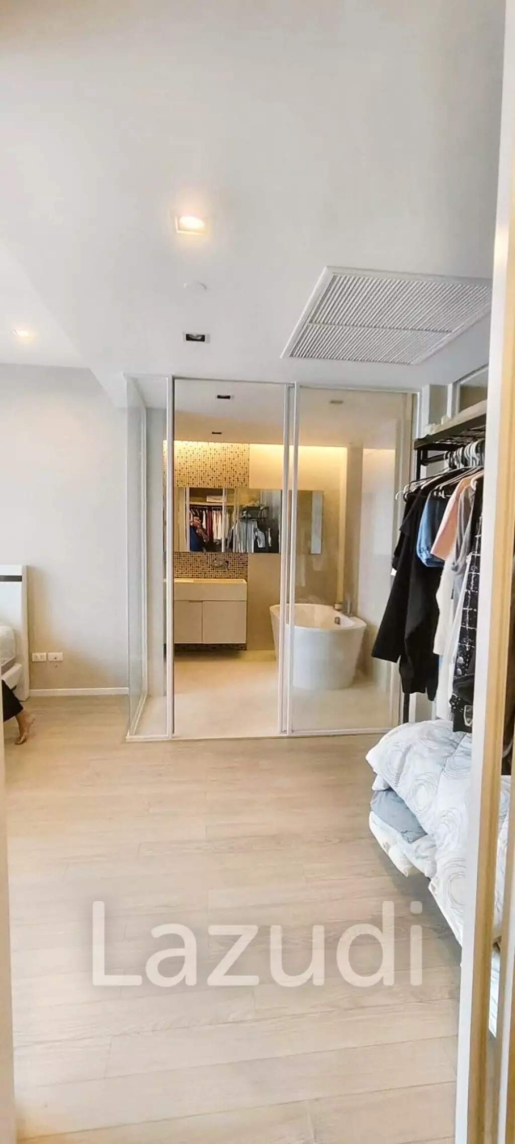 1 Bed 2 Bath 103 SQ.M The Room Sukhumvit 21