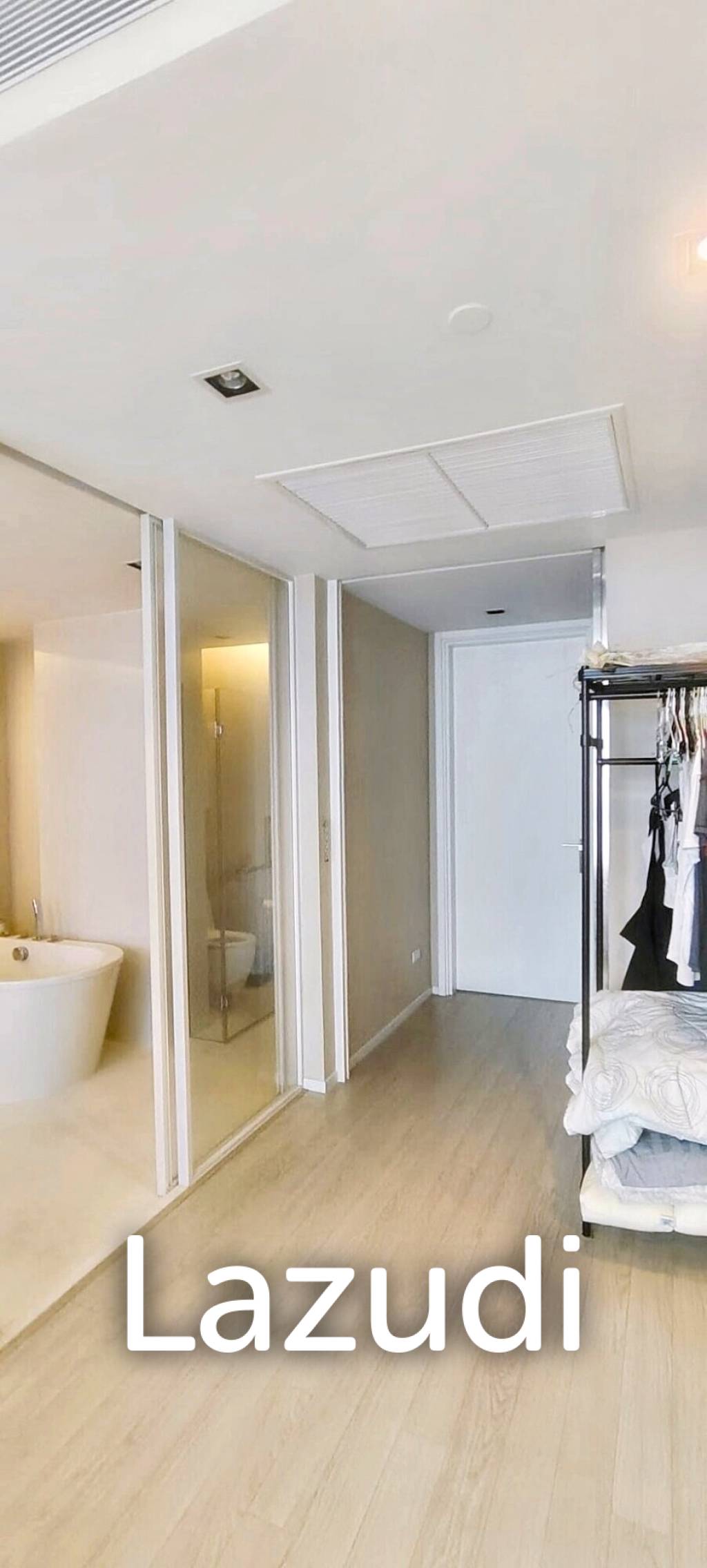 1 Bed 2 Bath 103 SQ.M The Room Sukhumvit 21