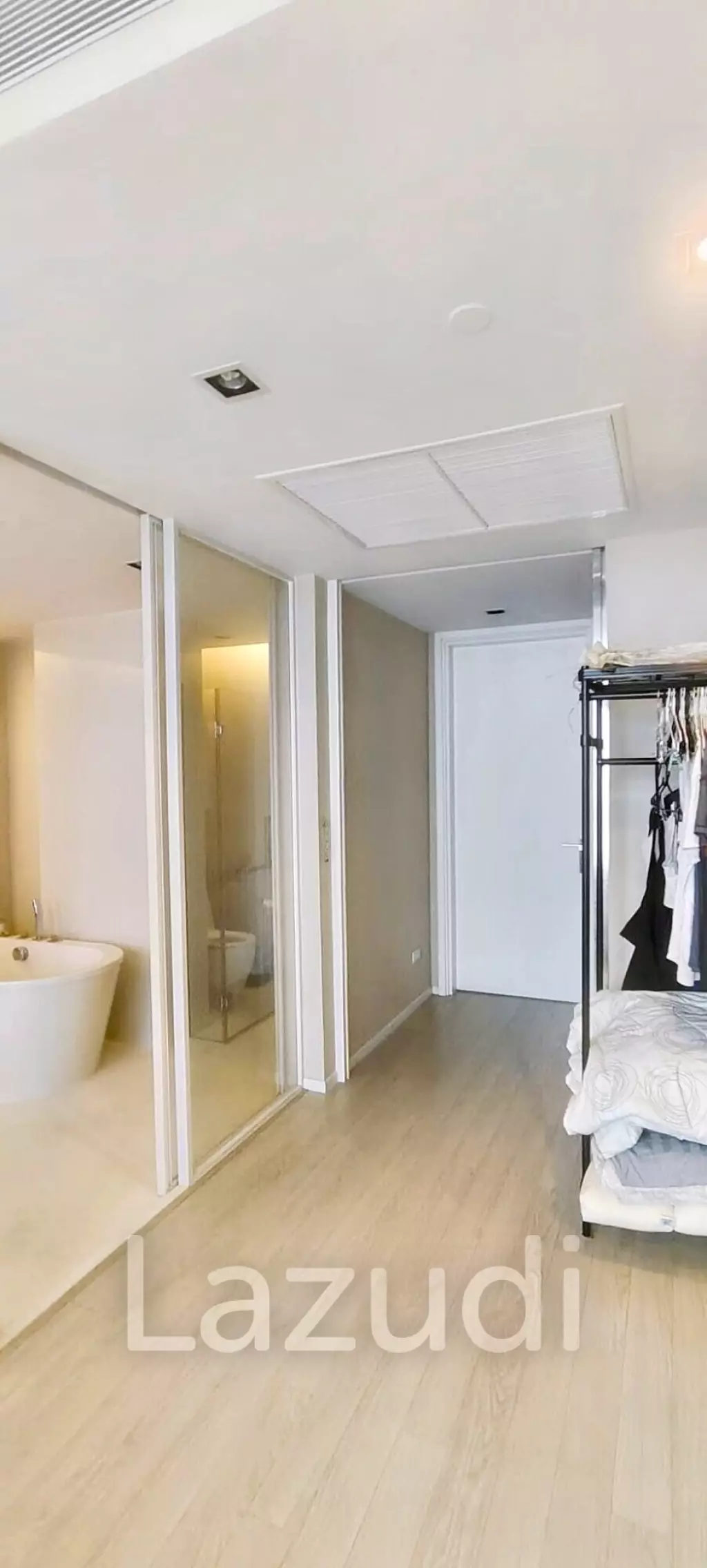 1 Bed 2 Bath 103 SQ.M The Room Sukhumvit 21