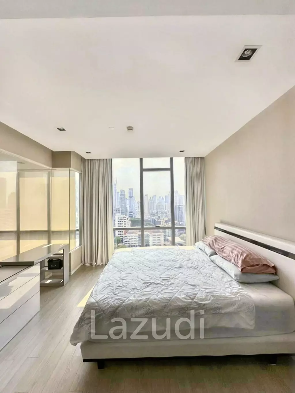 1 Bed 2 Bath 103 SQ.M The Room Sukhumvit 21