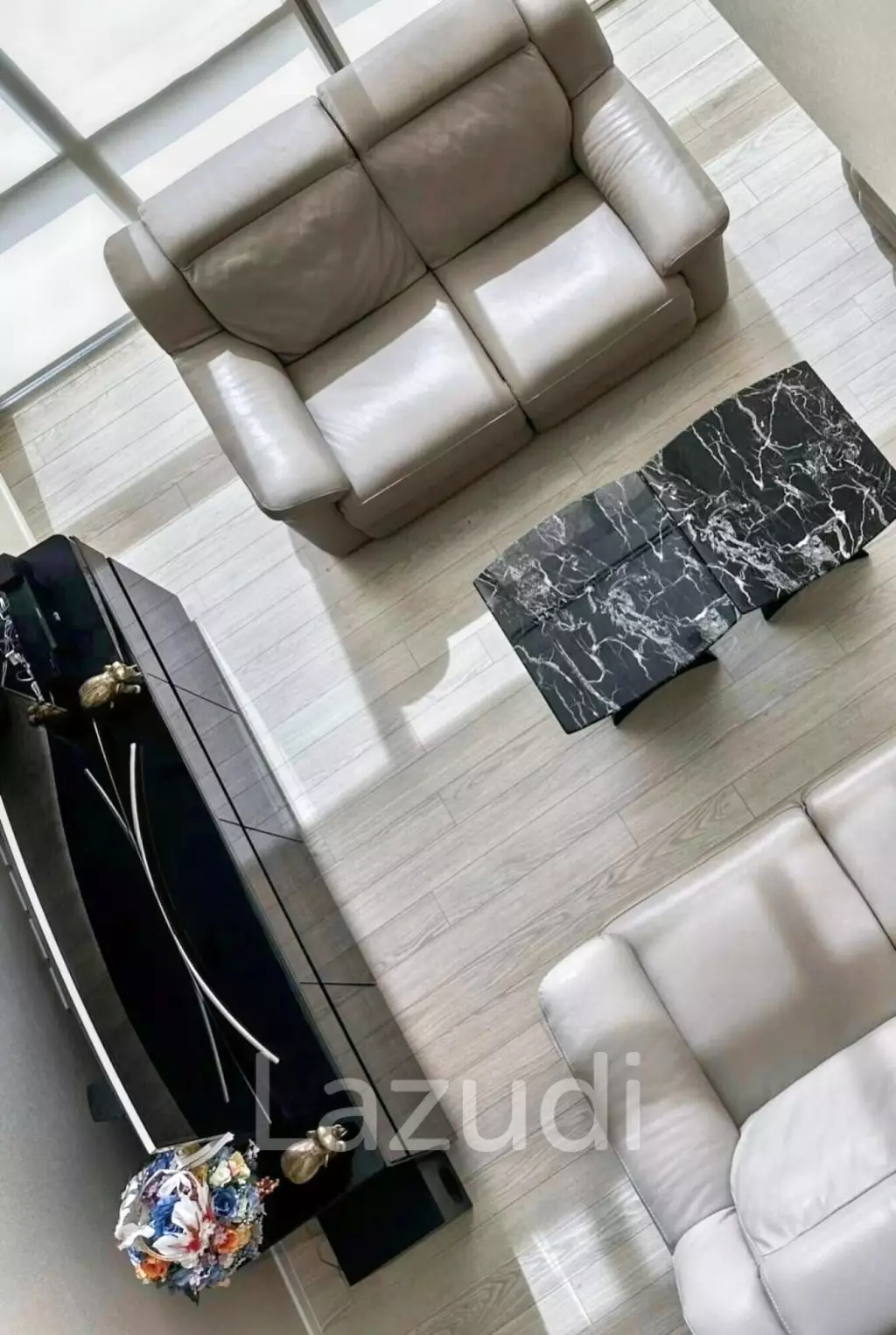 1 Bed 2 Bath 103 SQ.M The Room Sukhumvit 21