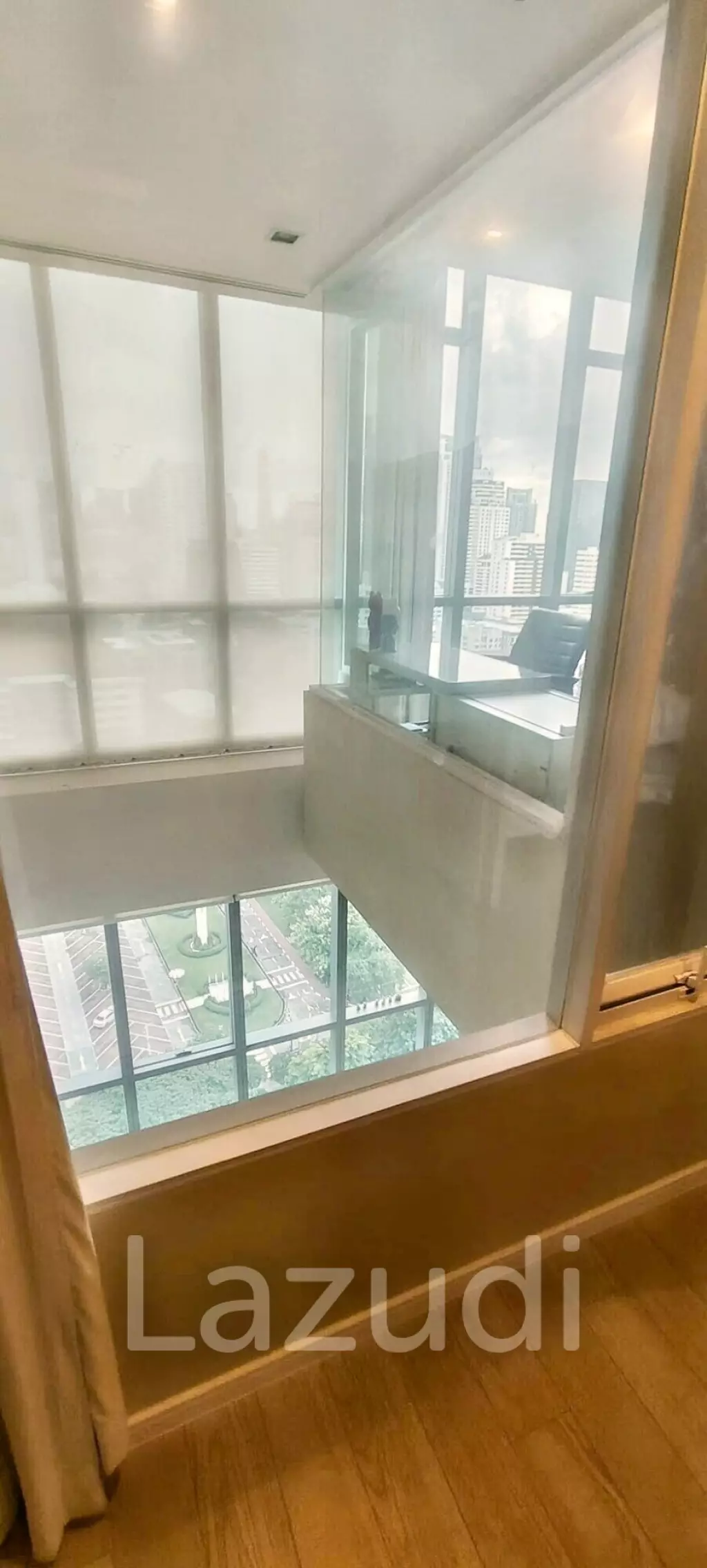 1 Bed 2 Bath 103 SQ.M The Room Sukhumvit 21