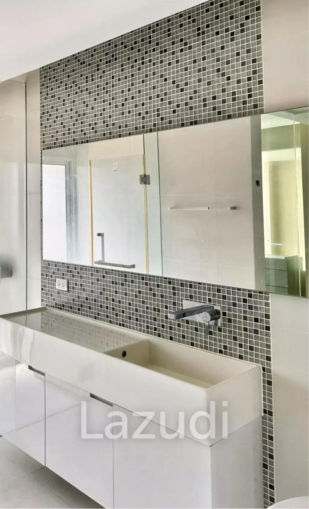 1 Bed 2 Bath 103 SQ.M The Room Sukhumvit 21