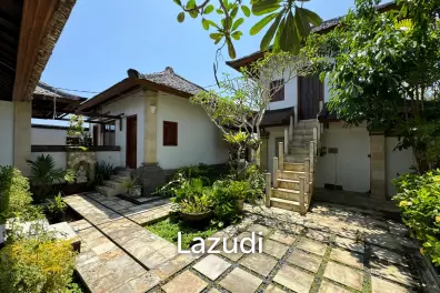 STYLISH RENOVATED VILLA WITH TEAK WOOD ACCENTS IN UNGASAN