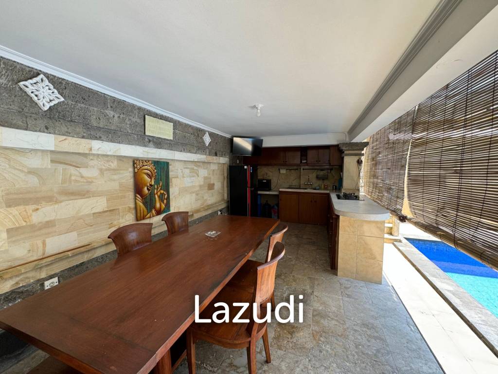 STYLISH RENOVATED VILLA WITH TEAK WOOD ACCENTS IN UNGASAN