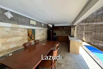 STYLISH RENOVATED VILLA WITH TEAK WOOD ACCENTS IN UNGASAN