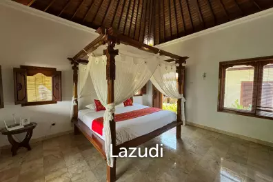STYLISH RENOVATED VILLA WITH TEAK WOOD ACCENTS IN UNGASAN
